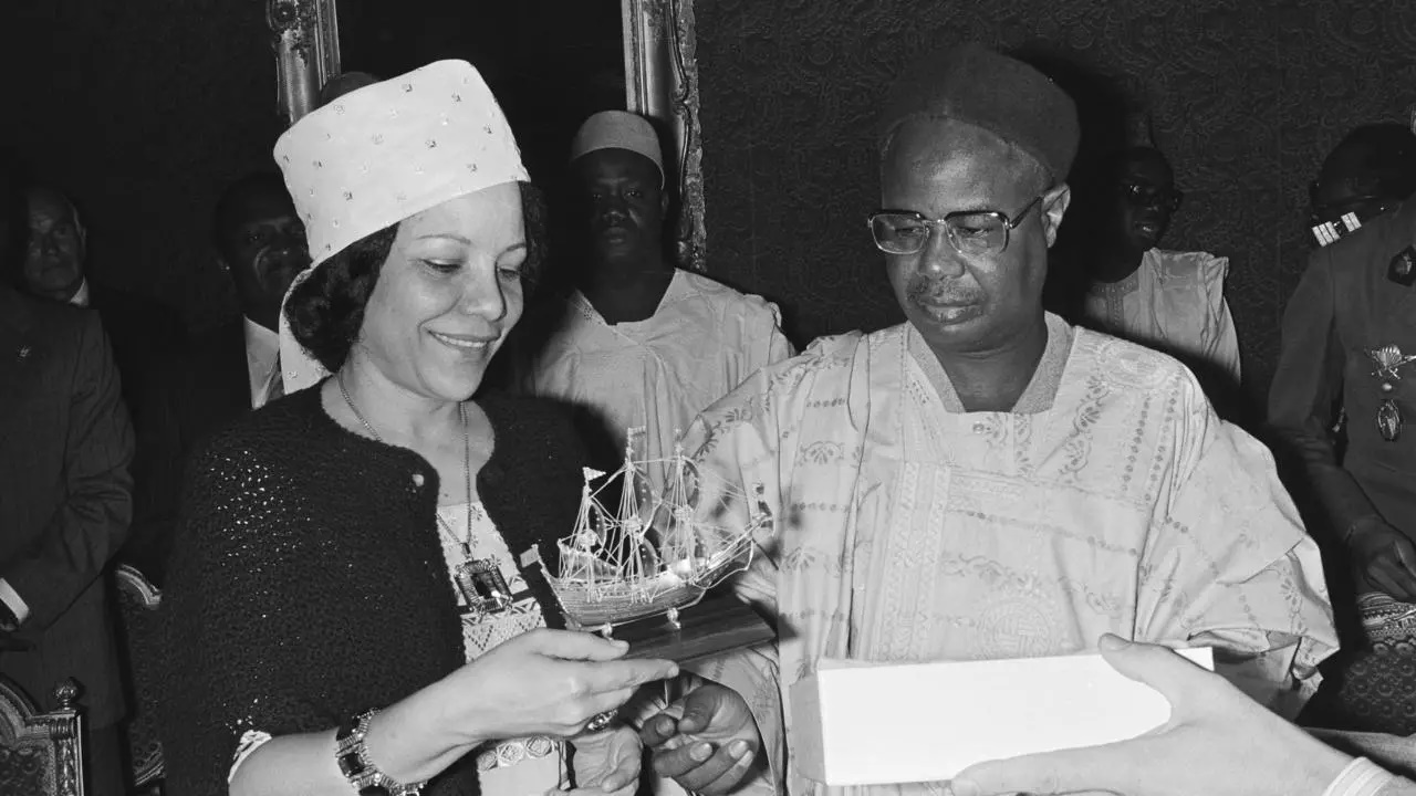 Reposez en paix à Dakar Mme Germaine Ahidjo à côté de votre illustre époux Ahmadou Ahidjo….