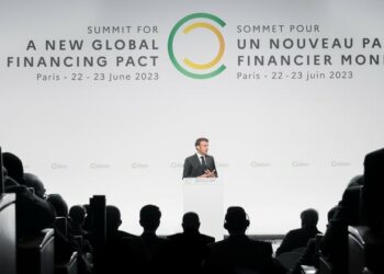 Sur le Nouveau Pacte Financier Mondial : Président Macron ; Sauver les Vies, pas les Profits! On New Global Financing Pact:  President macron ; Save Lives, Not Profits!