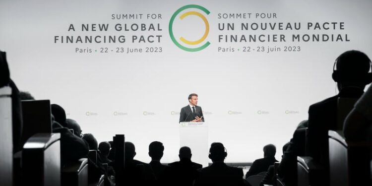 Sur le Nouveau Pacte Financier Mondial : Président Macron ; Sauver les Vies, pas les Profits! On New Global Financing Pact:  President macron ; Save Lives, Not Profits!