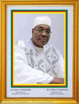 À Yaoundé, tout s’effondre / Things Fall Apart in Yaoundé